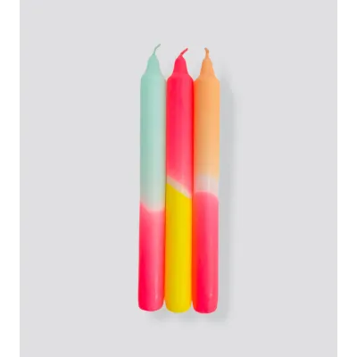 Bougies Dip Dye Neon Sunshine Club – Un trio lumineux aux teintes de menthe, rose vif et jaune éclatant.