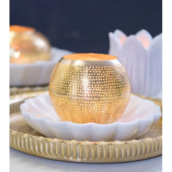 Photophore en laiton doré perforé – Ø 12 cm