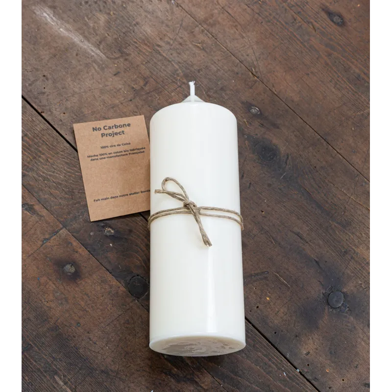 Bougie naturelle artisanale Ø 6 cm H 15,5 cm avec fil et vue de dessus