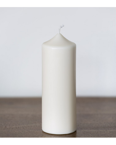 Bougie en cire de colza Ø 6 cm H 15,5 cm sur table en bois, écoresponsable