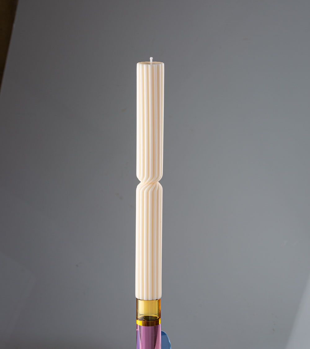 Bougie artisanale Ludine, bougie naturelle en cire végétale de colza, taille 28 cm de hauteur, vue de face