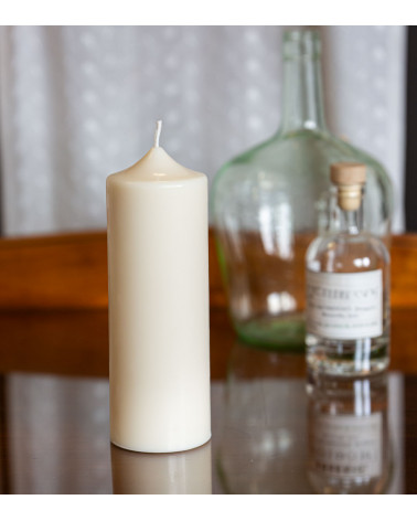 Bougie naturelle et artisanale en cire de colza Ø 7 cm H 18,5 cm sur table en verre