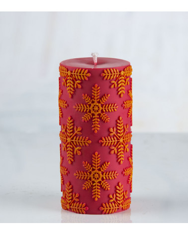 Bougie pilier "Flocon de neige" rouge et jaune – diamètre 7,1 cm, hauteur 14 cm, flocons peints à la main en surimpression