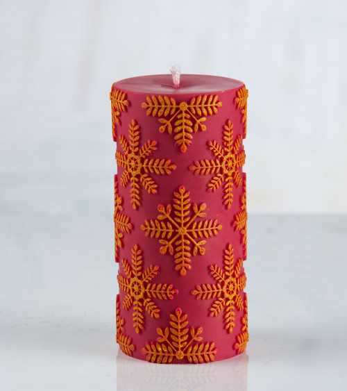 Bougie pilier "Flocon de neige" rouge et jaune – décoration artisanale, avec flocons peints à la main, légèrement différents