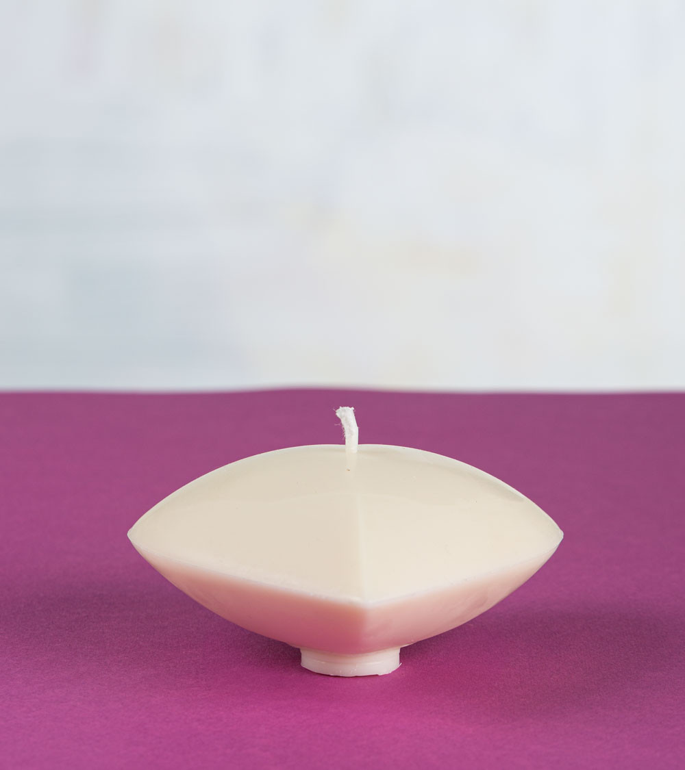Bougie artisanale en forme de cœur, bougie naturelle en cire végétale de colza, vue sur pied