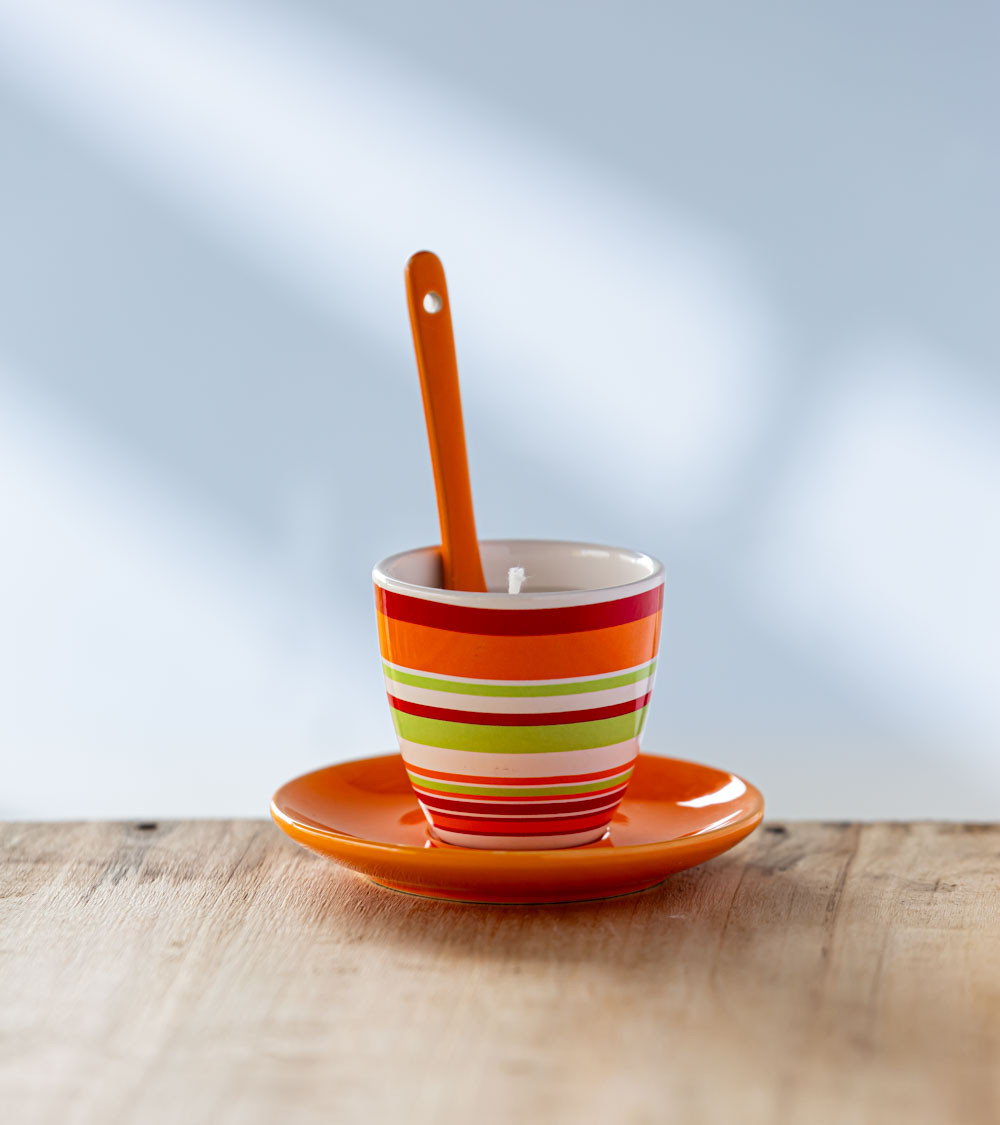 Bougie parfumée à la rose pays en tasse orange – cire de colza naturelle pour une ambiance vintage et parfumée.