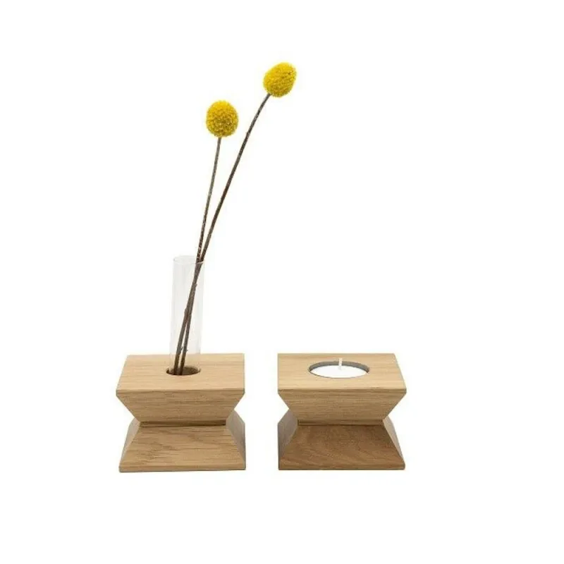 Vue du vase et bougeoir côte à côte montrant sa polyvalence.