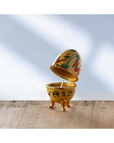 Œuf égyptien ouvert, révélant la bougie parfumée à l'intérieur