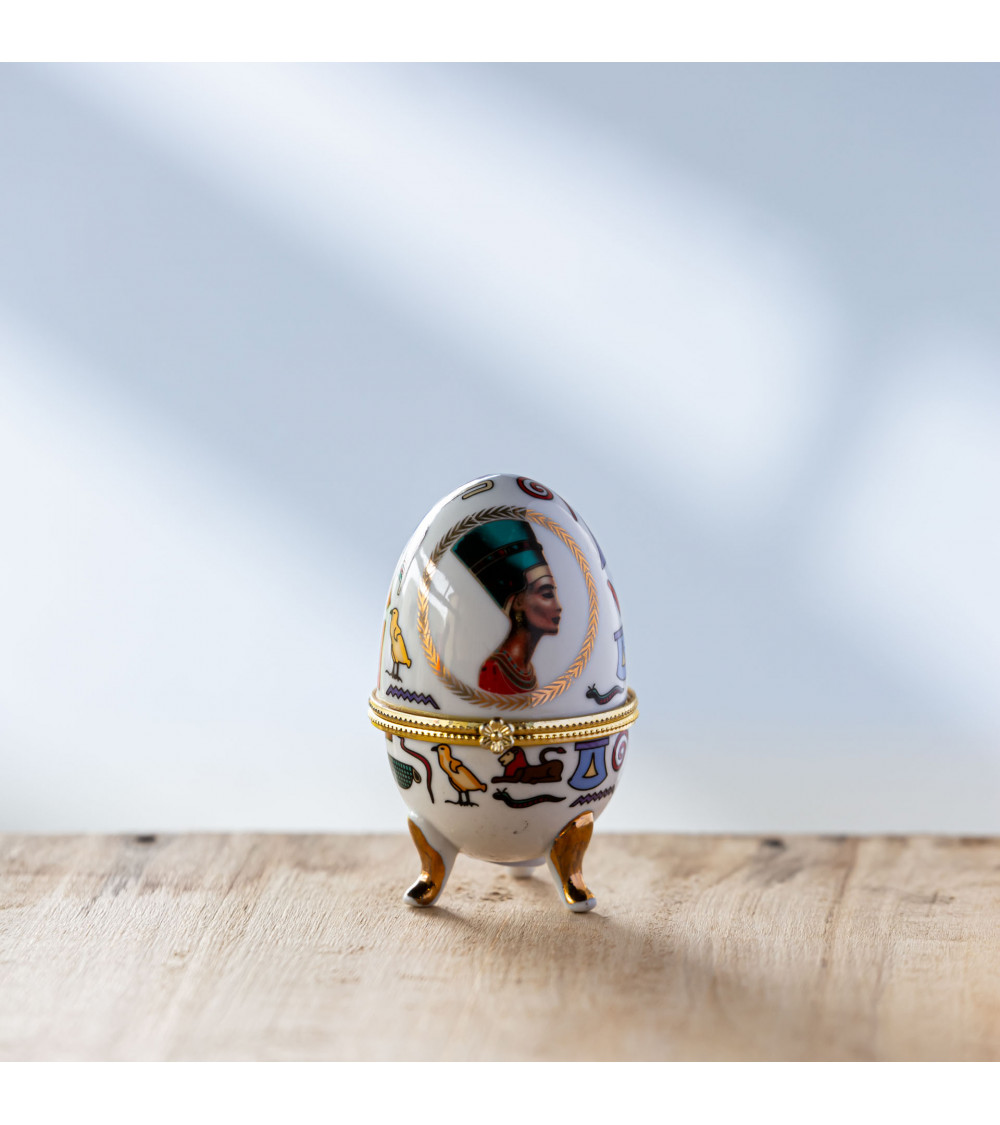 Bougie Œuf Fabergé style égyptien avec Nefertiti en motif.