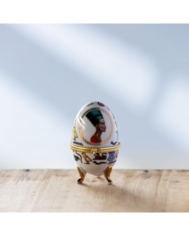 Bougie Œuf Fabergé style égyptien avec Nefertiti en motif.