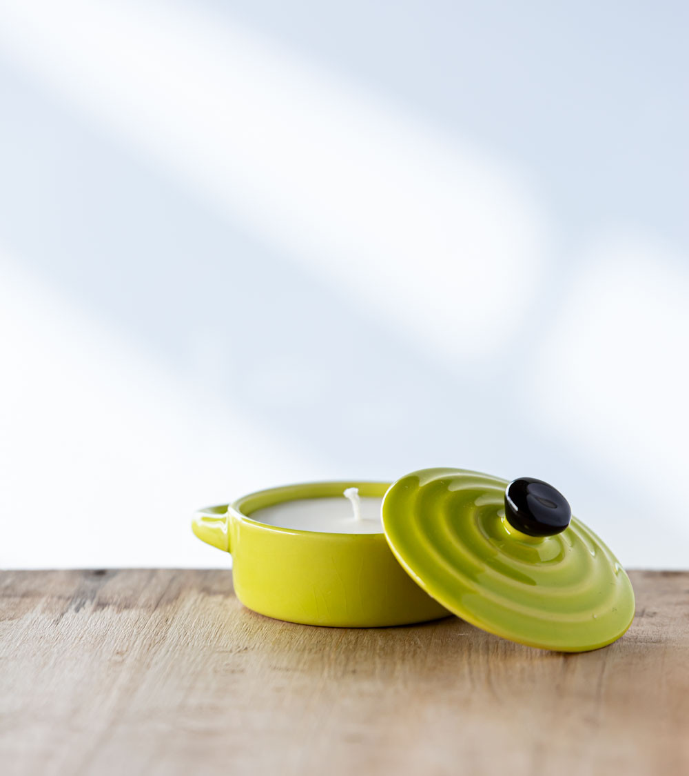 Cocotte ouverte, révélant la bougie parfumée