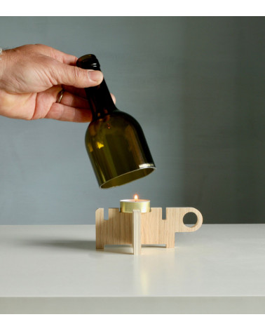 Design artisanal avec verre recyclé et bois naturel.