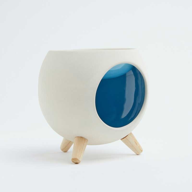 Brûle-parfum design ROUND BLUE vue de face avec intérieur bleu émaillé