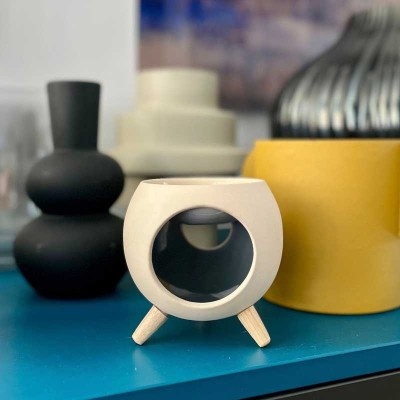 Diffuseur cire parfumée ROUNDGREY posé en décoration sur un meuble