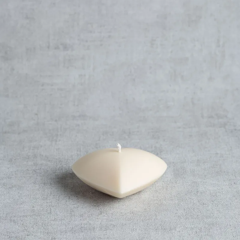 Bougie naturelle artisanale en forme de cœur, fabriquée à la main en cire végétale de colza