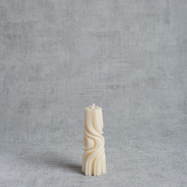 Bougie naturelle décorative Odéna seule – design torsadé en cire de colza