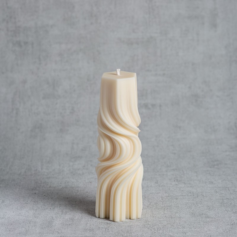 Bougie naturelle décorative Mélie – design torsadé en cire de colza – modèle Ø6xH17