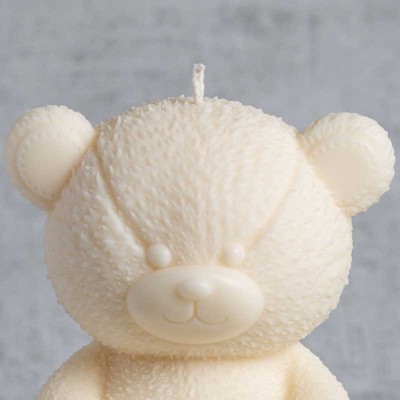 Détail de la tête et de la texture de la bougie ourson Thérine