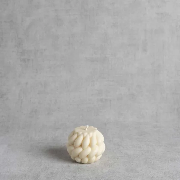 Bougie tressée "Olavine" en cire végétale – H 6,5 cm – vue de face