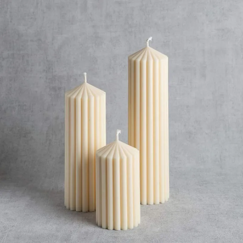 Bougies cannelées Maison du Bougeoir – gamme Iliana Ilisa en trois formats, cire végétale