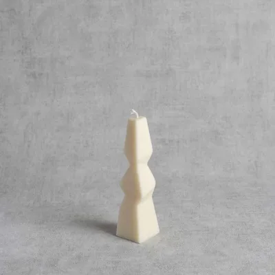 Bougie "Dobraduras IV" en cire végétale – H 15 cm – vue de face