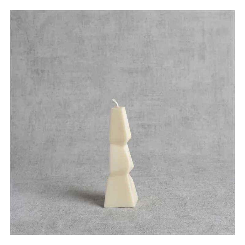 Détail segments étagés de la bougie "Dobraduras IV" en cire végétale artisanale