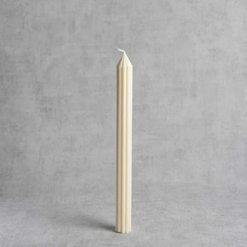 Chandelle cannelée "Ondine" en cire végétale – H 29 cm – vue de face