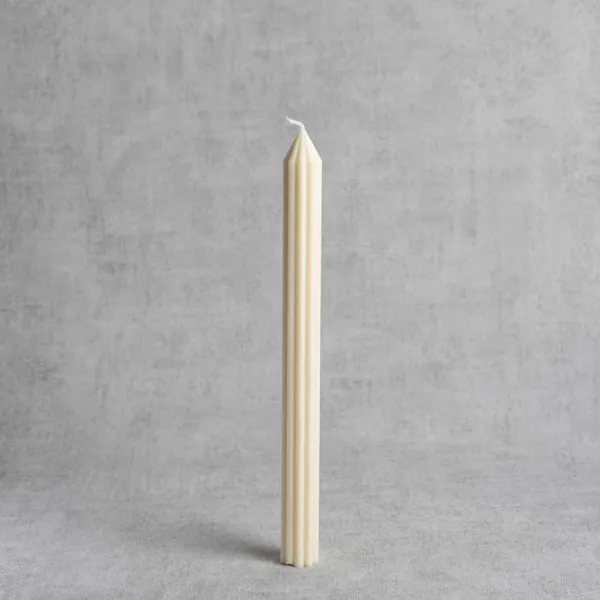 Chandelle cannelée "Ondine" en cire végétale – H 29 cm – vue de face