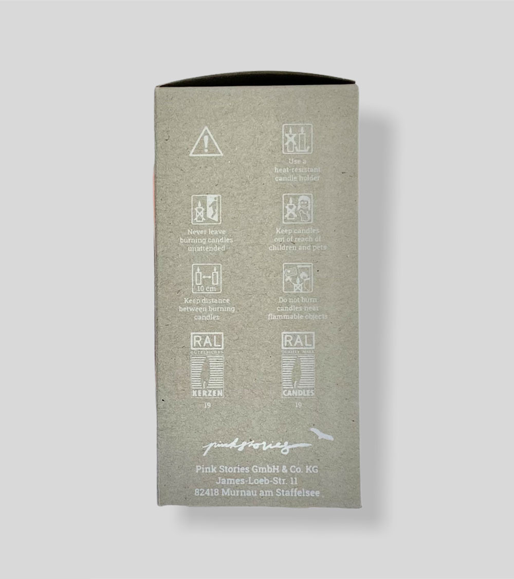 Packaging Flamingo Cake – Présentation soignée pour une bougie artisanale unique.